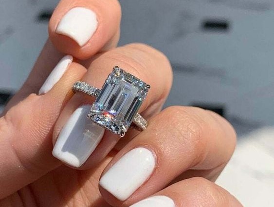 popular engagement rings summer 2022