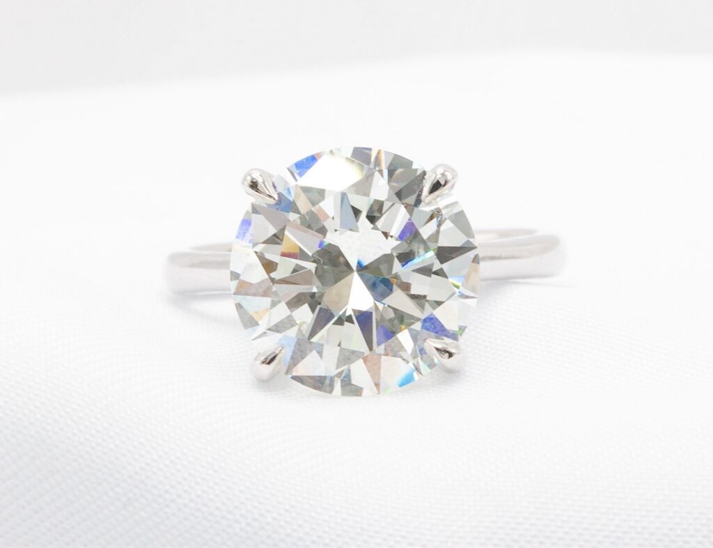 6 carat round cut diamond ring