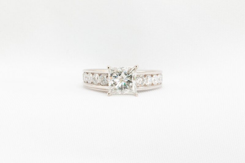 princess cut diamond engagement ring