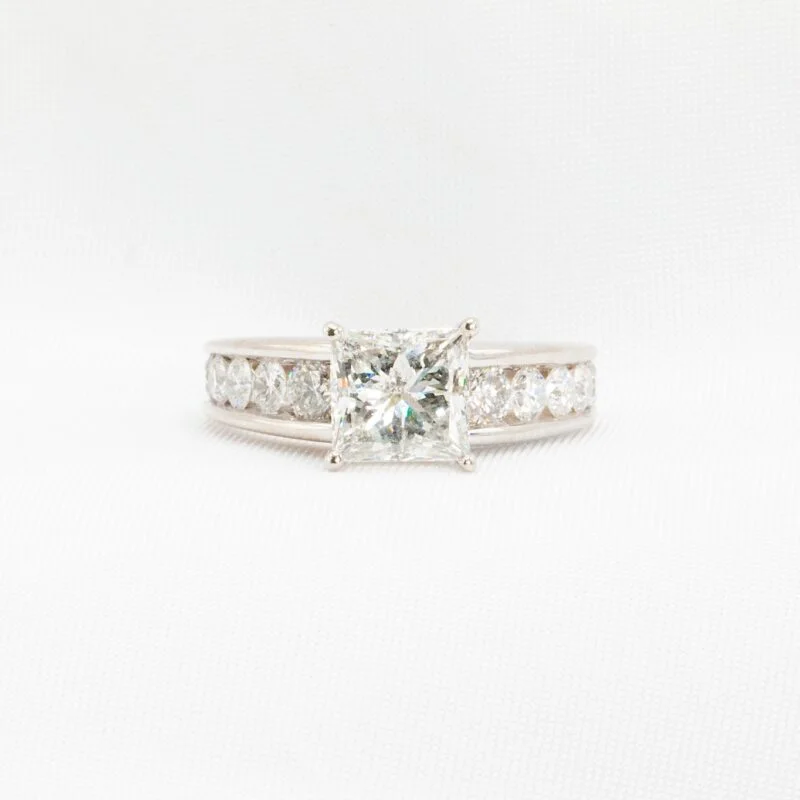 princess cut diamond engagement ring