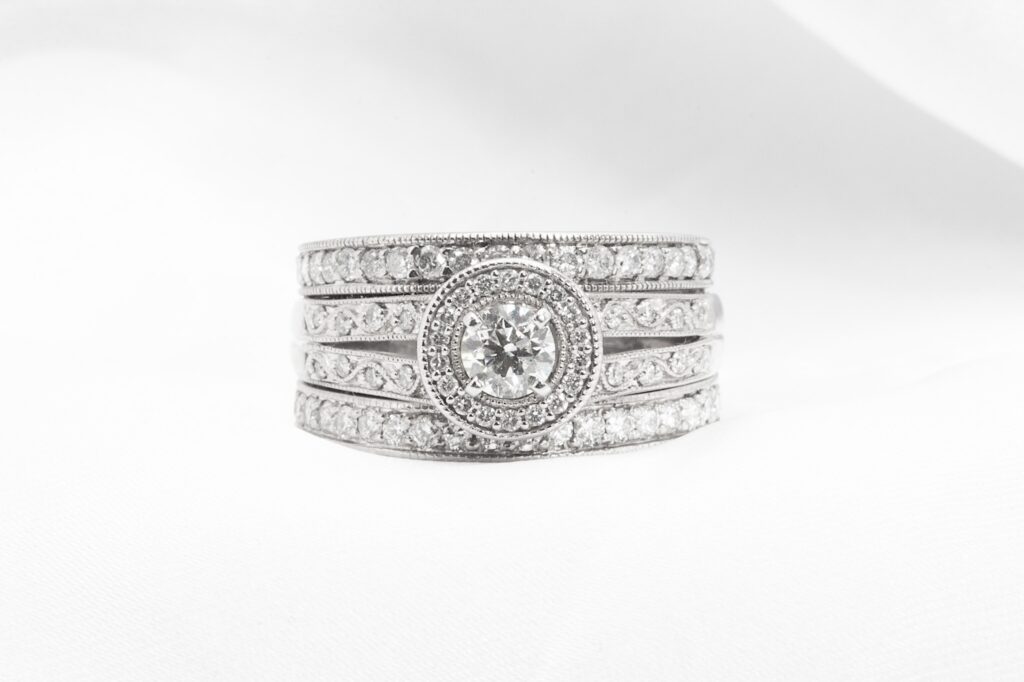 14k 1.75 CTW Round Cut Engagement Ring With 2 Bands