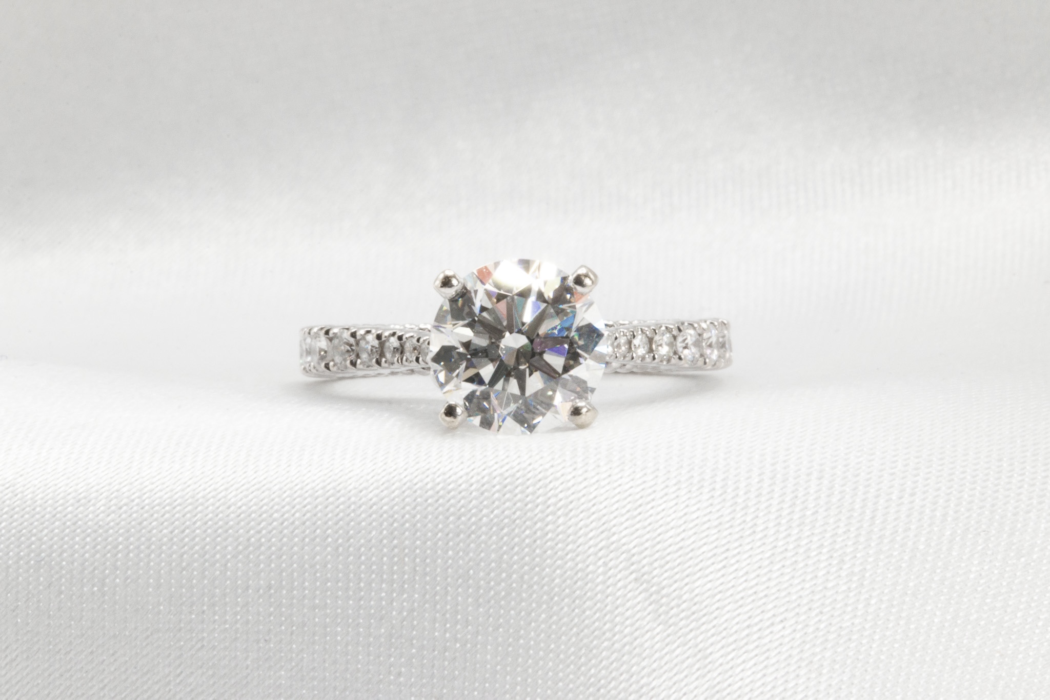 14k 2.02 Carat Total Round Cut Engagement Ring GIA Certified