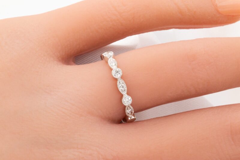 antique style wedding band