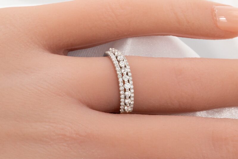 3 row round diamond wedding band