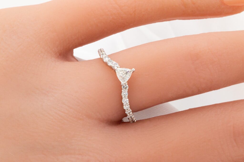 curved diamond band
