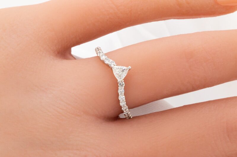 curved diamond band
