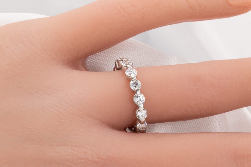 floating diamond wedding band