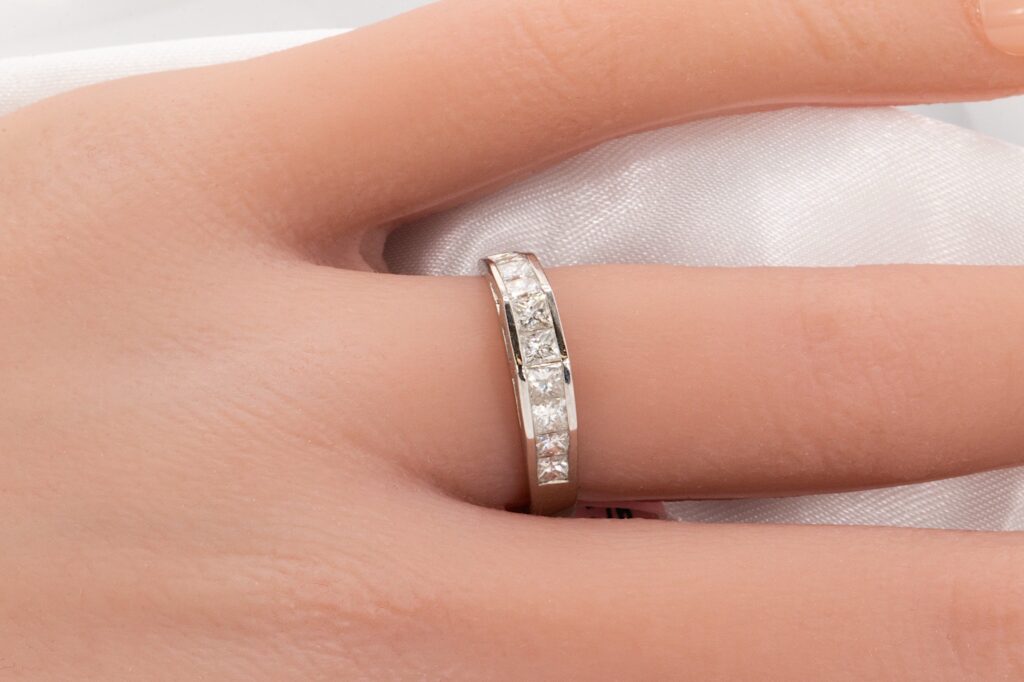 princess cut diamond wedding band