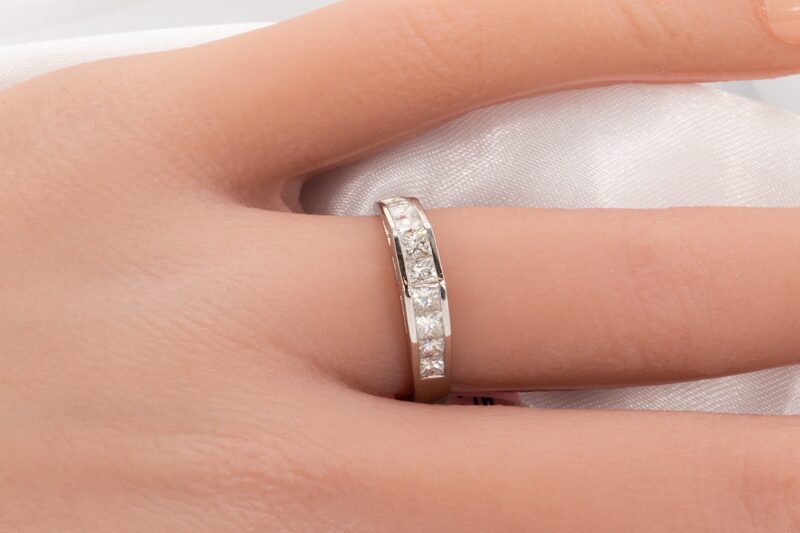 princess cut diamond wedding band