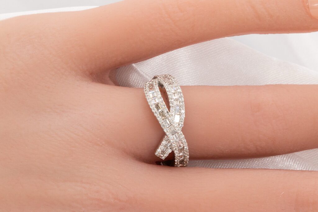 14k 0.70 CTW Diamond Baguette Ribbon Style Wedding Band