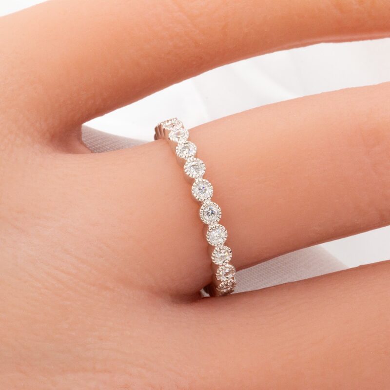 18k 0.22 CTW Bezel Milgrain Diamond Wedding Band