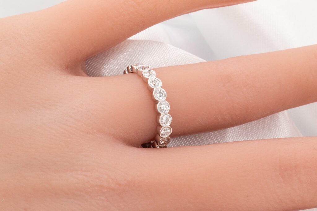 18k 0.51 CTW Vintage inspired Diamond Wedding Band