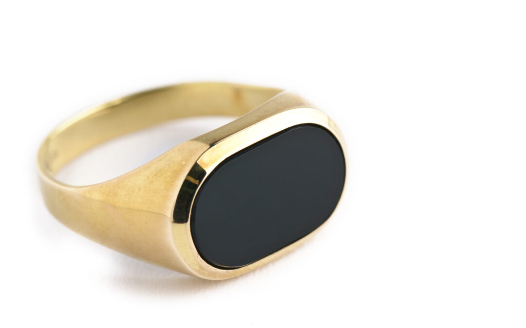 onyx ring in yellow gold