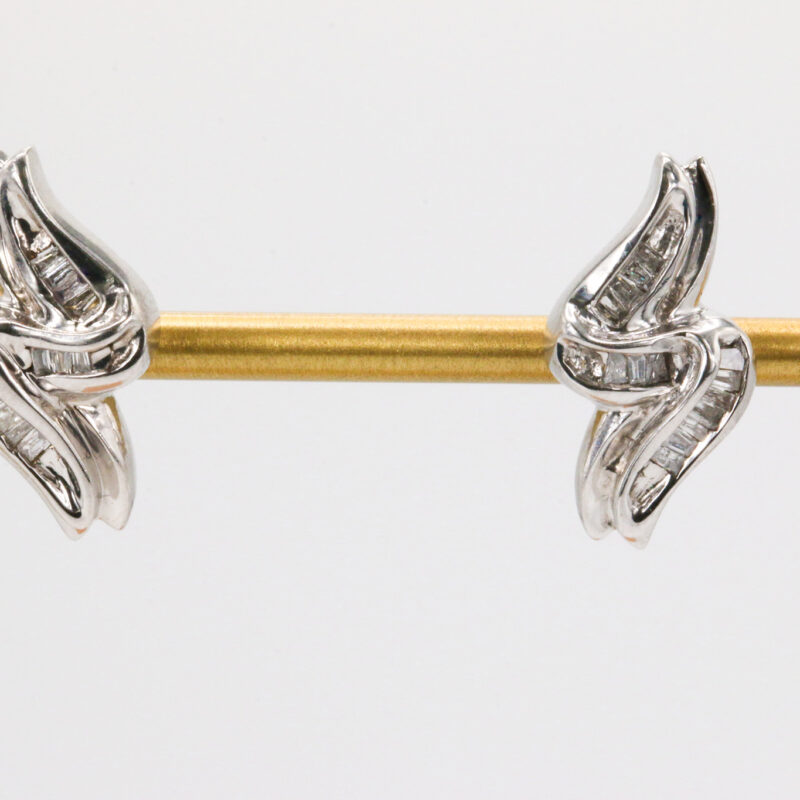 14k White Gold Diamond Lightening Fashion Earrings