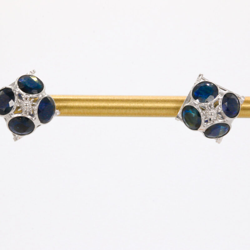 18k White Gold Sapphire Fashion Earrings
